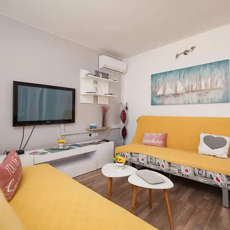 Apartmán Family-friendly With Swimming Pool Sukosan, Zadar - 18452 *