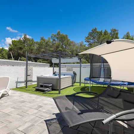 Family-friendly With Swimming Pool Sukosan, Zadar - 18452 Apartmán Sukošan