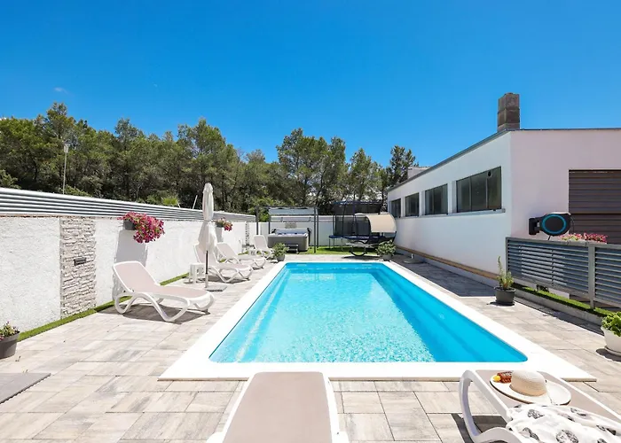 Appartamento Family-friendly With Swimming Pool Sukosan, Zadar - 18452 *